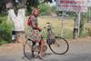 Žena na bicykli Indonézia/Indonezia