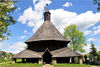 Pohľad na kostol Drevený kostol v Tvrdošíne/Dreveny kostol v Tvrdosine