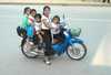 Na mopede Laos