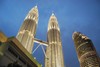 Petronas towers večer Malajzia