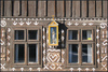 Detail na okná drevenice Čičmany (655 M)/Cicmany (655 M)