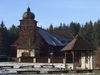 Pohľad na drevený kostol Kostol v Svätom Kríži/Kostol v Svatom Krizi