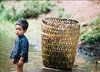 Chlapec čaká na mamu Laos